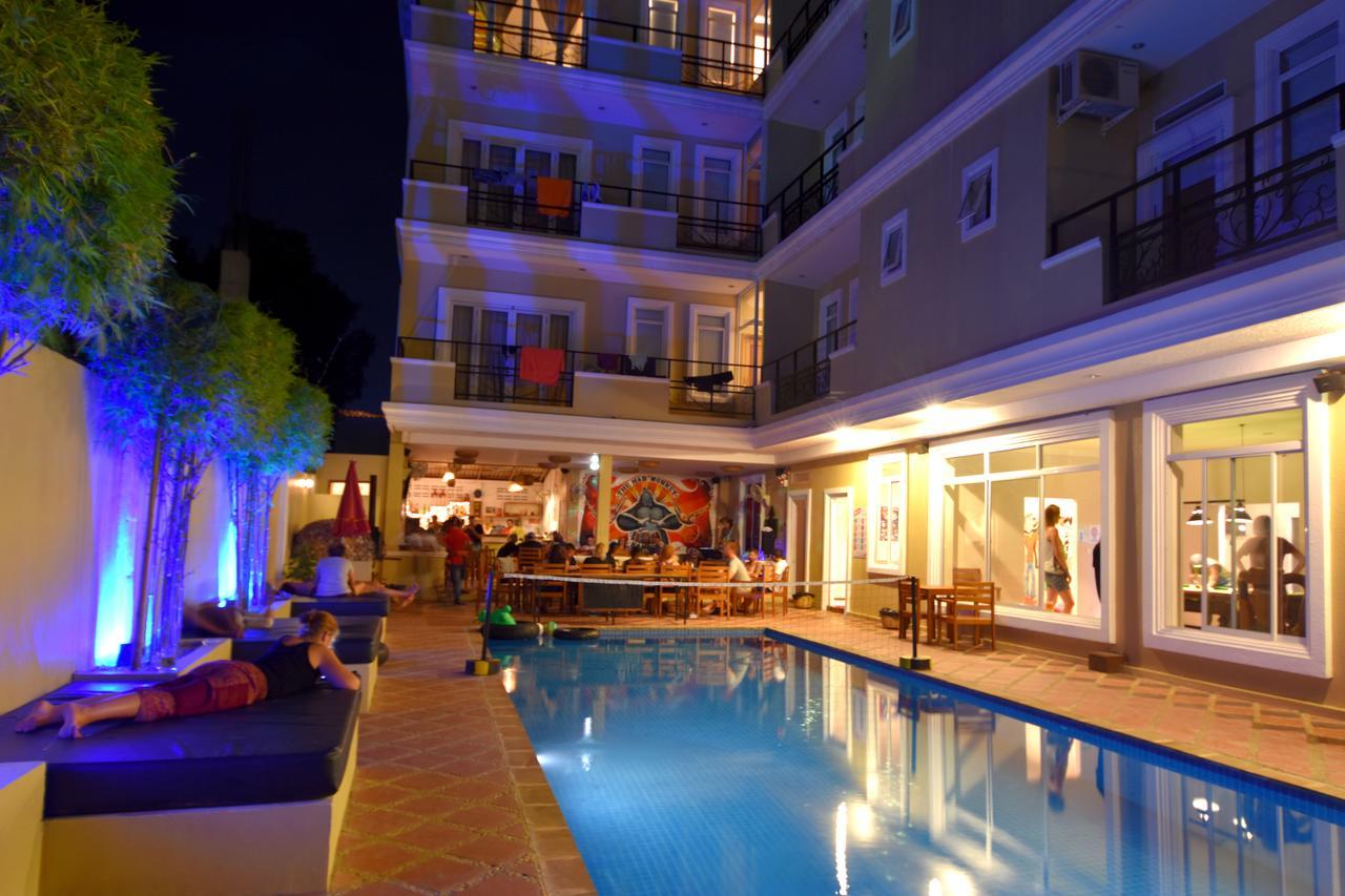 Mad Monkey Hostel Kampot (Adults Only) Eksteriør billede